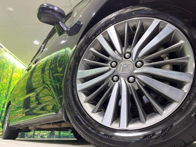 �y����17�C���`�A���~�z�C�[���z�O�ςɃ}�b�`���������A���~�z�C�[���𑕒����Ă���܂��B�e��ЊO�A���~�z�C�[����A�X�^�b�h���X�^�C�����戵�����Ă���܂��B���񂲑��k����������