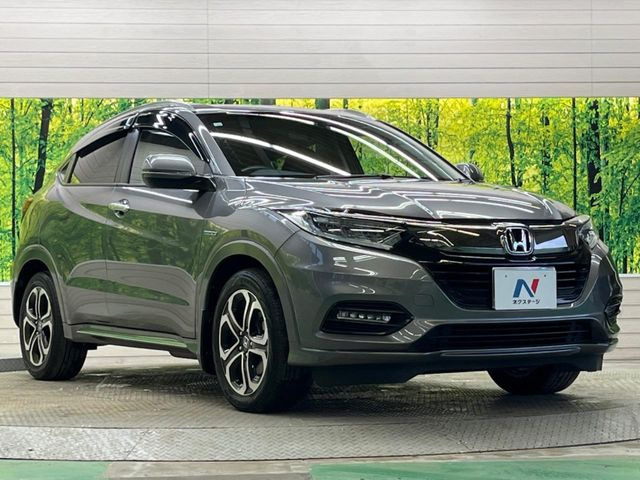 高透明度のガラス皮膜で撥水はもちろん、上質なツヤ・光沢を実現。紫外線や酸性雨から大切な愛車を保護し、色あせ・劣化を防止。「弾スプラッシュコート」、「弾プリミッサコート」からお選びいただけます。