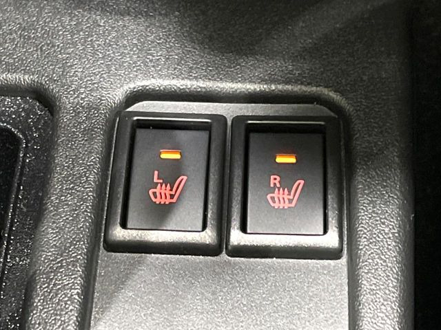 【シートヒーター】寒い日に重宝するシートヒーター!エアコンより早く温まってくれるので寒がりの人も安心ですね♪エアコンの温風は乾燥するから苦手、という方にもをおすすめです。