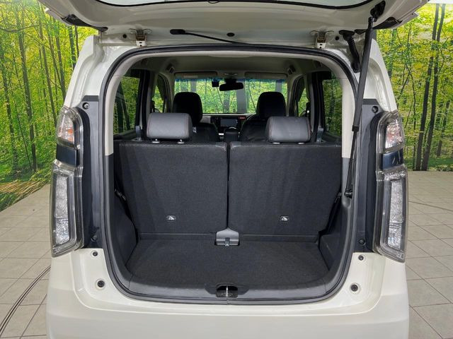 ���i�̂���������ʋ΁A���}���ɏ\���ȉ׎��X�y�[�X���m�ۂ��Ă���܂��B�Z�J���h�V�[�g��|���ƁA�傫�ȉו��̐ύڂ��\�ł���