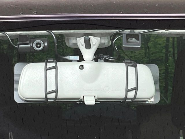 【ドライブレコーダー】安心・安全なカーライフに必須のドライブレコーダーを装備!走行中はもちろん、あおり運転や事故に遭遇した際の状況も映像で記録し、万一のリスクに備えます。