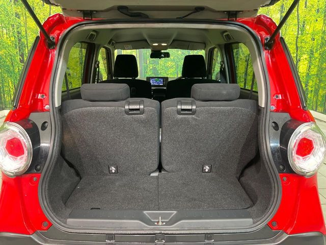 普段のお買い物や通勤、送迎等に十分な荷室スペースを確保しております。セカンドシートを倒すと、大きな荷物の積載も可能です♪