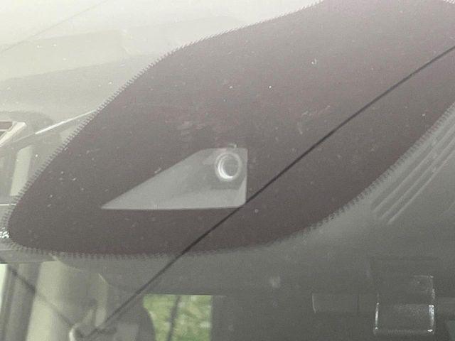 �y�G�}�[�W�F���V�[�u���[�L�z���s���ɑO���̎ԗ�����F�����A�Փ˂������Ȏ��͌x��ƃu���[�L�ŏՓˉ���Ɣ�Q�y�����A�V�X�g�B�����S�Ƀh���C�u�����y���݂��������܂��B