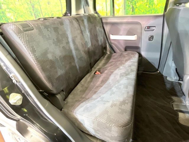 後部座席も気になるようなキズ・汚れやへたり等、大きなダメージはなく、良好な状態です。