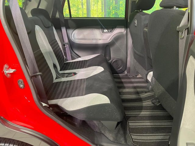 後部座席も気になるようなキズ・汚れやへたり等、大きなダメージはなく、良好な状態です。
