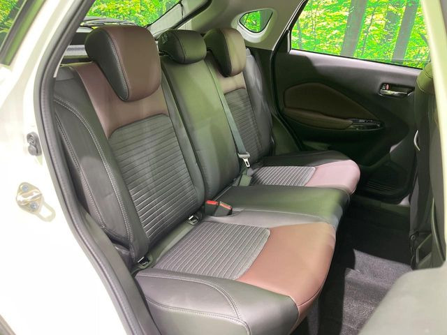 ���i���ȃI���W�i���t���A�}�b�g���I�v�V�����ɂĂ��p�ӂ��Ă���܂��B���D���ȃf�U�C����J���[�����Ԃɍ��킹�đI��ł����������Ƃ��ł��܂���