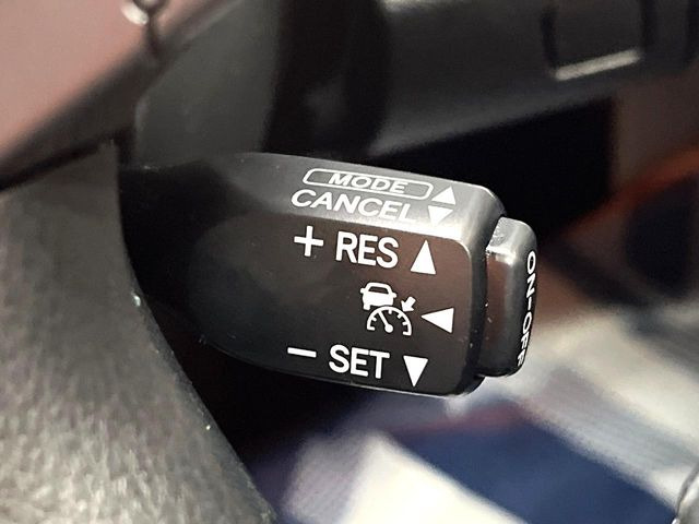 �y�N���[�Y�R���g���[���z�������H�����N���N���s�B�A�N�Z���𗣂��Ă���葬�x�ő��s���ł��A�������^�]���̕��S���y��!�����E�������ȒP�ȃX�C�b�`����Œ����ł��܂��B