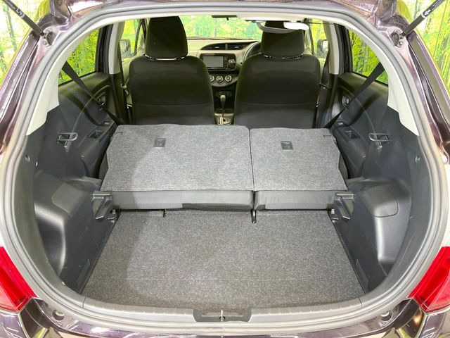 後席を格納すると、これだけの広さが!シーンに合わせたシートアレンジで、大きな荷物も積むことが出来ます♪