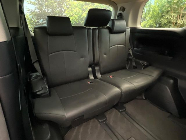 3列目シートはもちろん状態良好☆大人でもゆったりと座って頂けますので、大人数でのお出かけもラクラクです♪ご家族で、気の知れた仲間で、ドライブに行くのが楽しみですね♪
