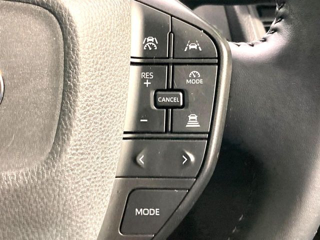 【トヨタセーフティセンス】走行中に前方の車両等を認識し、衝突しそうな時は警報とブレーキで衝突回避と被害軽減をアシスト。より安全にドライブをお楽しみいただけます。