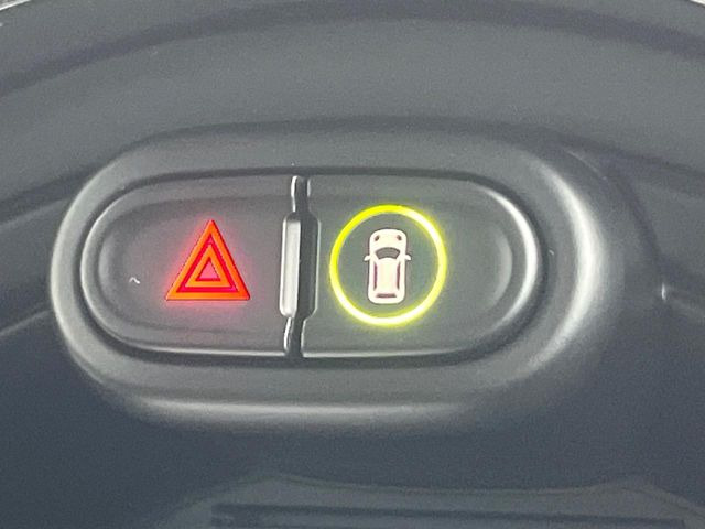 ●インテリジェントセーフティ:「衝突回避・被害軽減ブレーキ」「前車接近警告機能」を機能させるドライバー支援システム【ドライビング・アシスト】が装備されております!