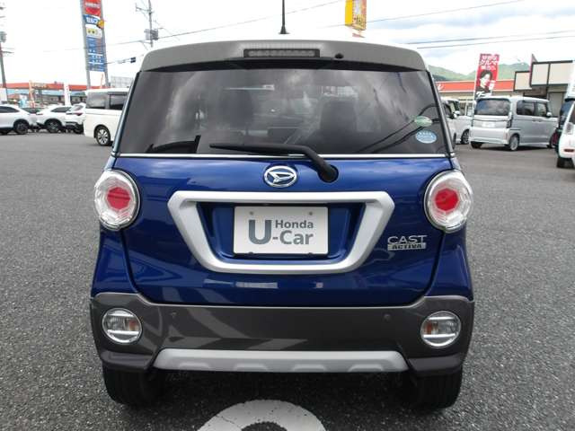 車の価格はお手頃でも、その道三十年以上の整備士が妥協なく検査するから安心!