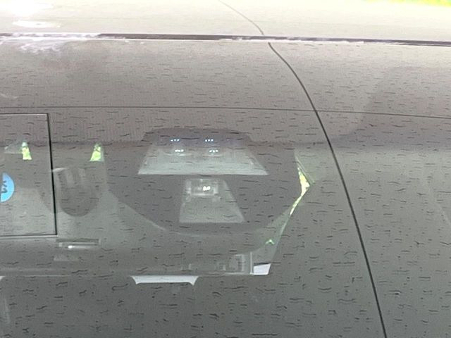 �y�z���_�Z���V���O�z���s���ɑO���̎ԗ�����F�����A�Փ˂������Ȏ��͌x��ƃu���[�L�ŏՓˉ���Ɣ�Q�y�����A�V�X�g�B�����S�Ƀh���C�u�����y���݂��������܂��B