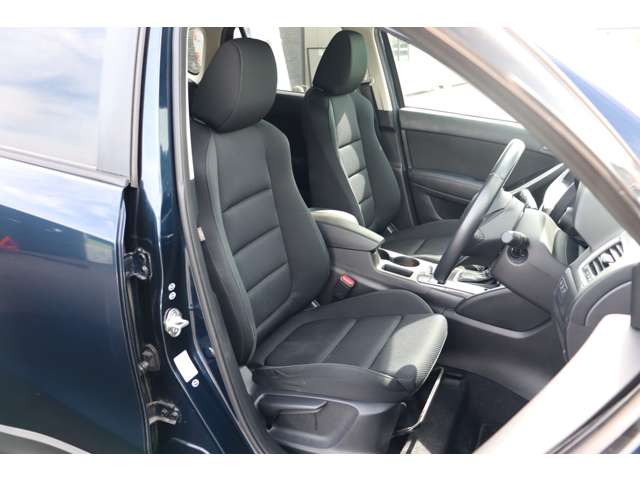 お客様に気持ちよく乗っていただけるように、一台一台心を込めて綺麗にしております!