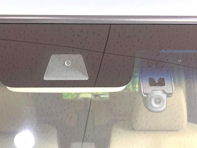 【ドライブレコーダー】安心・安全なカーライフに必須のドライブレコーダーを装備!走行中はもちろん、あおり運転や事故に遭遇した際の状況も映像で記録し、万一のリスクに備えます。