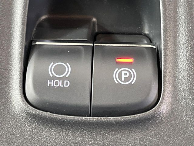 �y�I�[�g�u���[�L�z�[���h�z�M���҂���a�؂Œ�Ԏ��Ƀu���[�L���瑫�𗣂��Ă��A��~��Ԃ�ێ����Ă���܂��B�O�i����Ƃ��̓A�N�Z���𓥂߂Ύ����ŉ��������̂ň��S��X���^�]���y�ɂȂ�܂���