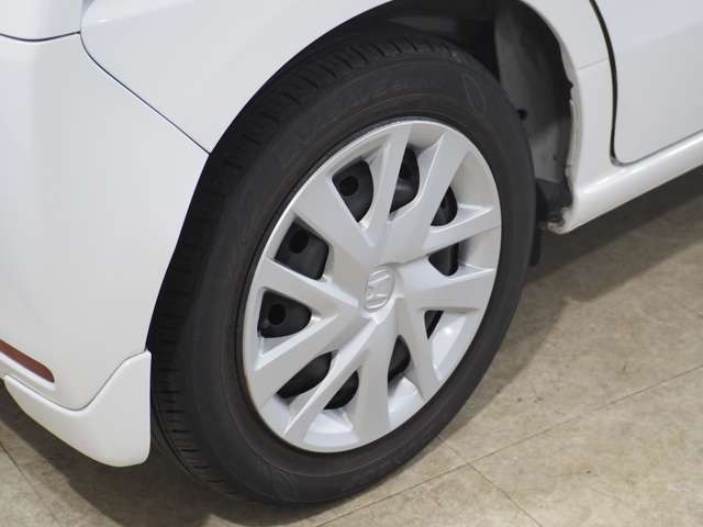 タイヤのホイールの細かいところまでキレイいにしてからお渡しします!