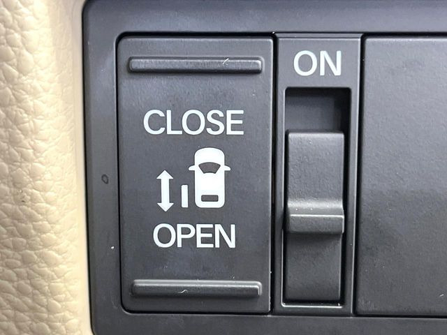 【パワースライドドア】スマートキーや運転席のスイッチでスライドドアの開閉が可能♪電動だから力を入れてドアを開ける必要が無く、小さいお子様でも、重い荷物を持っている時もラクに開け閉めできます♪