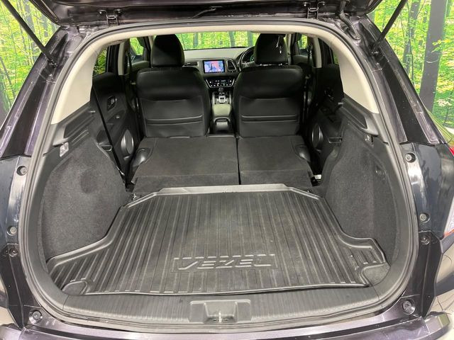 後席を格納すると、これだけの広さが!シーンに合わせたシートアレンジで、大きな荷物も積むことが出来ます♪