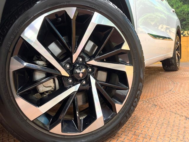 【純正20インチアルミホイール】外観にマッチした純正アルミホイールを装着しております。各種社外アルミホイールや、スタッドレスタイヤも取扱いしております。是非ご相談ください♪