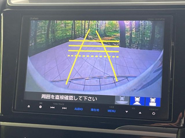 【バックカメラ】駐車時に後方がリアルタイム映像で確認できます。大型商業施設や立体駐車場での駐車時や、夜間のバック時に大活躍!運転スキルに関わらず、今や必須となった装備のひとつです!