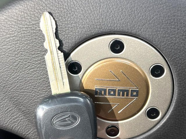 【キーレス】少し離れた場所からでもボタン一つでドアの開錠・施錠ができるのでとっても便利!ドアの鍵穴周りに傷をつけることもありません♪