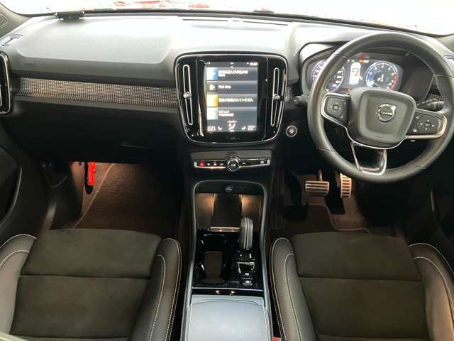 XC40B4 AWD Rデザイン 4WD