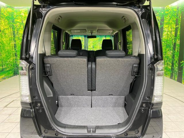 ���i�̂���������ʋ΁A���}���ɏ\���ȉ׎��X�y�[�X���m�ۂ��Ă���܂��B�Z�J���h�V�[�g��|���ƁA�傫�ȉו��̐ύڂ��\�ł���