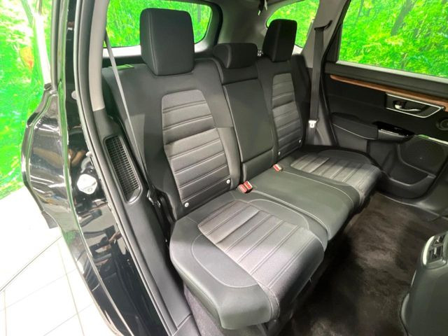 後部座席も気になるようなキズ・汚れやへたり等、大きなダメージはなく、良好な状態です。