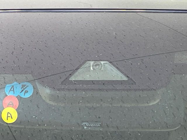 �y�g���^�Z�[�t�e�B�Z���X�z���s���ɑO���̎ԗ�����F�����A�Փ˂������Ȏ��͌x��ƃu���[�L�ŏՓˉ���Ɣ�Q�y�����A�V�X�g�B�����S�Ƀh���C�u�����y���݂��������܂��B