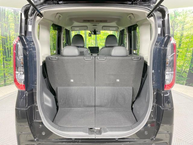 ���i�̂���������ʋ΁A���}���ɏ\���ȉ׎��X�y�[�X���m�ۂ��Ă���܂��B�Z�J���h�V�[�g��|���ƁA�傫�ȉו��̐ύڂ��\�ł���