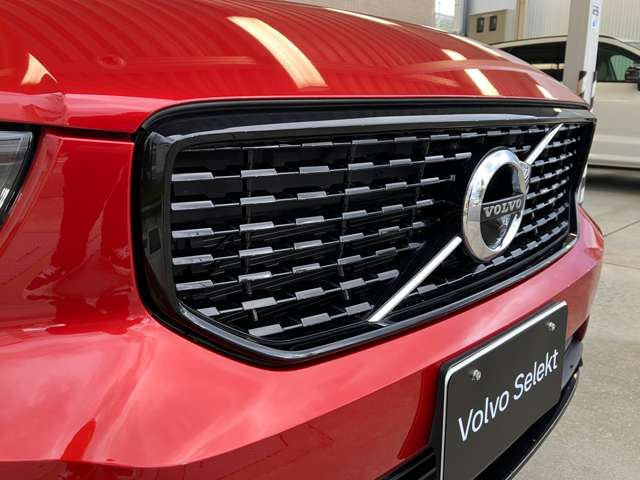 XC40B4 AWD Rデザイン 4WD