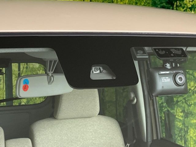 �y�X�}�[�g�A�V�X�g�z���s���ɑO���̎ԗ�����F�����A�Փ˂������Ȏ��͌x��ƃu���[�L�ŏՓˉ���Ɣ�Q�y�����A�V�X�g�B�����S�Ƀh���C�u�����y���݂��������܂��B