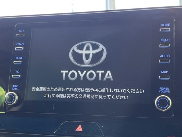 【純正8型ディスプレイオーディオ】人気の純正を装備。オーディオ機能も充実しており、Bluetooth接続すればお持ちのスマホやMP3プレイヤーの音楽を再生可能!毎日の運転がさらに楽しくなります!!