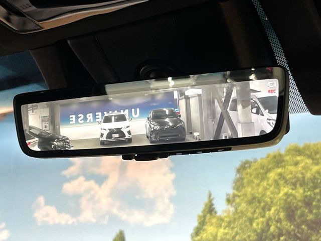 【デジタルインナーミラー】後席の大きな荷物や同乗者で後方が確認しづらい時でも安心!カメラが撮影した車両後方の映像をルームミラー内に表示。クリアな視界で状況の確認が可能です!