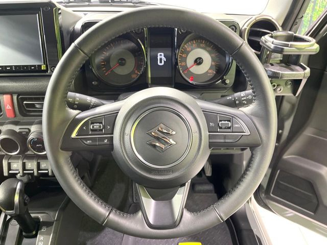 【ステアリングスイッチ】運転中、前方から目線をそらすことなく、オーディオ等の操作が可能な便利機能!安心&快適なドライブを演出してくれます♪