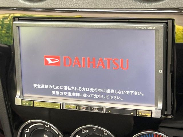 【純正ナビ】人気の純正ナビを装備しております。ナビの使いやすさはもちろん、オーディオ機能も充実!キャンプや旅行はもちろん、通勤や買い物など普段のドライブも楽しくなるはず♪