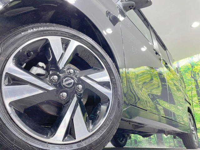 �y����15�C���`�A���~�z�C�[���z�O�ςɃ}�b�`���������A���~�z�C�[���𑕒����Ă���܂��B�e��ЊO�A���~�z�C�[����A�X�^�b�h���X�^�C�����戵�����Ă���܂��B���񂲑��k����������