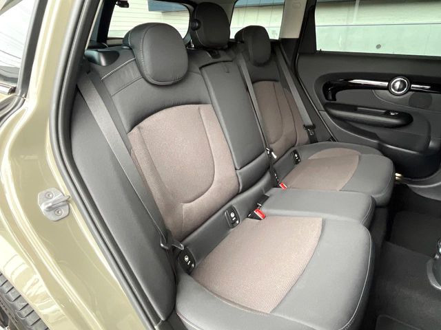 ●後部座席も気になるようなキズ・汚れやへたり等、大きなダメージはなく、良好な状態です。