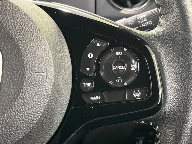 【アダプティブクルーズコントロール】高速道路での長距離走行が楽に!!自動で速度を保つクルーズコントロールが、衝突軽減システムと連携し、前方の車両を感知して車間を保つように速度調節してくれます!!