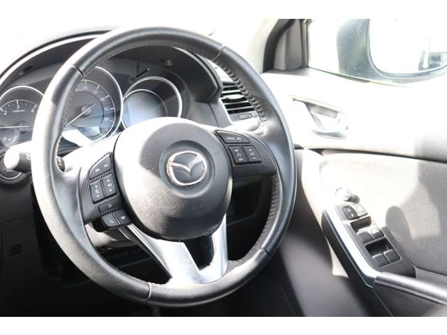 よく触れるステアリングは傷も少なく綺麗な状態です!