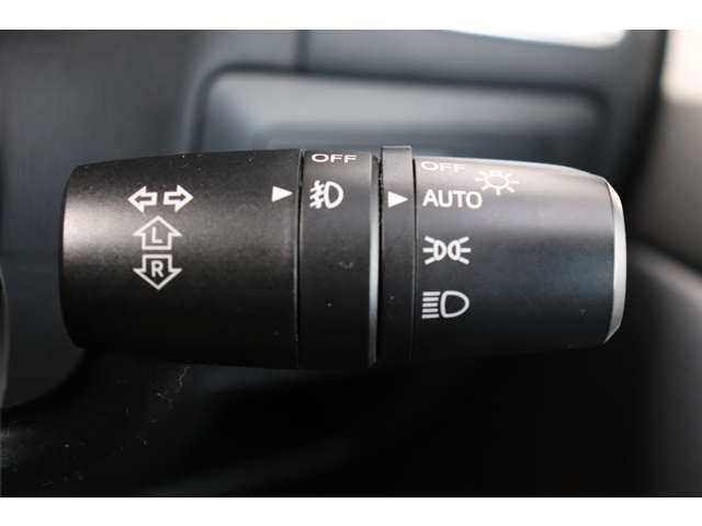 オートライト装備でトンネルも楽々 消し忘れ防止にもなります♪