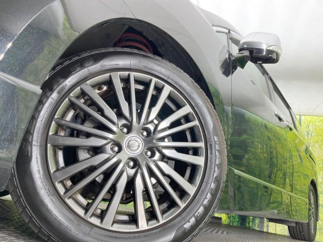 【純正アルミホイール】外観にマッチした純正アルミホイールを装着しております。各種社外アルミホイールや、スタッドレスタイヤも取扱いしております。是非ご相談ください♪
