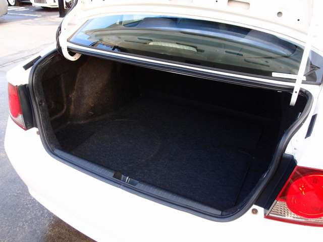 ���Ђ̓h�A�̃q���W����/�e�������/�t���A�}�b�g�ȂǁA�ׂ��ȏ����Y��ɃN���[�j���O�v���܂��B�V�Ԃ��낵���Ă̂悤�ȋP������ԗ������q�l�ɂ��[�Ԃ����Ē����܂��B�������̂��q�l�������S���Ă������������܂�