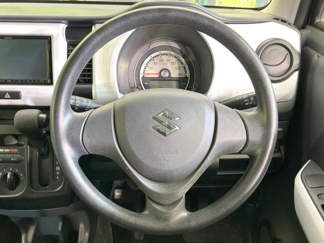 ステアリングも使用感が少なく、きれいな状態となっております♪