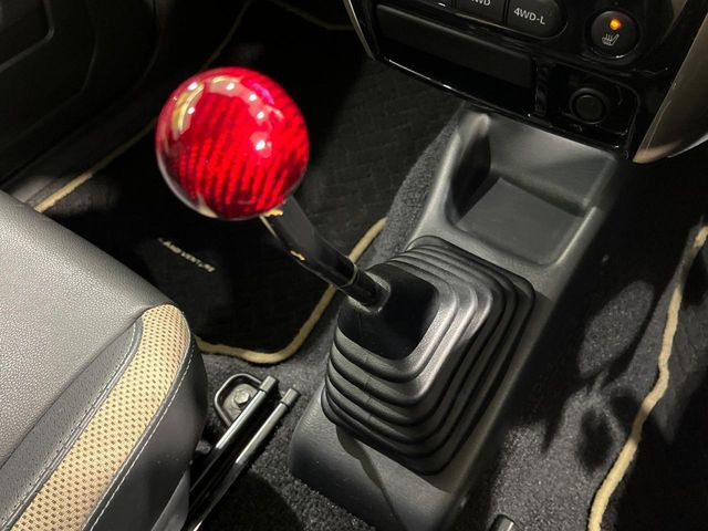 【フロア5速MT】走りの5速MT!!スポーティーな走行をお楽しみいただけます♪