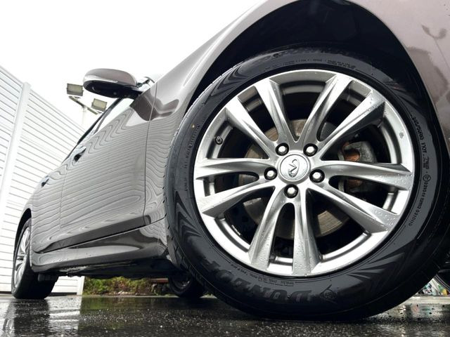 �y����18�C���`�A���~�z�C�[���z�O�ςɃ}�b�`���������A���~�z�C�[���𑕒����Ă���܂��B�e��ЊO�A���~�z�C�[����A�X�^�b�h���X�^�C�����戵�����Ă���܂��B���񂲑��k����������