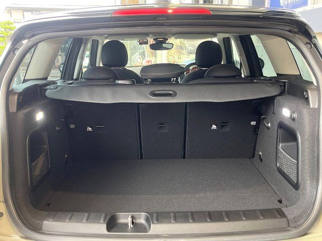 ●トランクルーム:趣味が広がる収容スペース!これだけの広さがあればお買い物やレジャーなどにも最適です!使用感も少なくきれいな状態を維持しております。