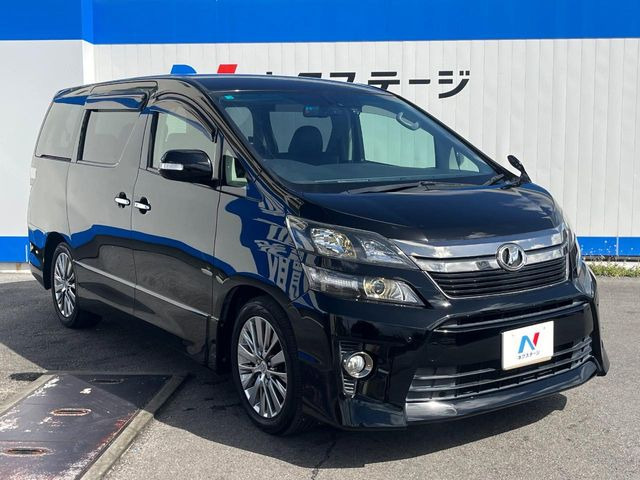 高透明度のガラス皮膜で撥水はもちろん、上質なツヤ・光沢を実現。紫外線や酸性雨から大切な愛車を保護し、色あせ・劣化を防止。「弾スプラッシュコート」、「弾プリミッサコート」からお選びいただけます。