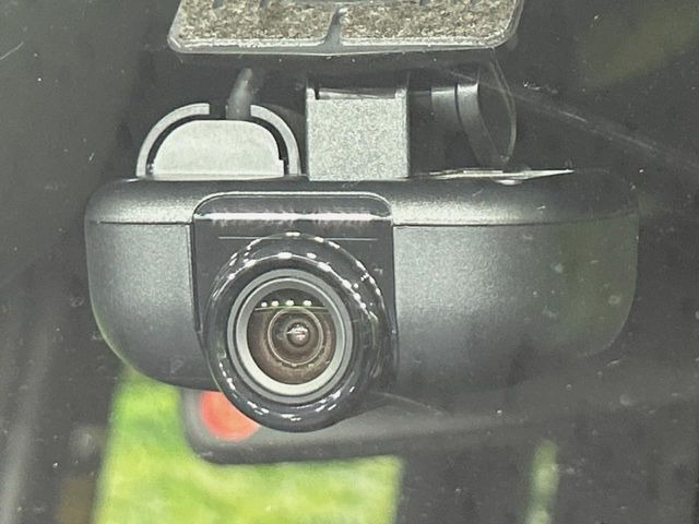 【ドライブレコーダー】安心・安全なカーライフに必須のドライブレコーダーを装備!走行中はもちろん、あおり運転や事故に遭遇した際の状況も映像で記録し、万一のリスクに備えます。